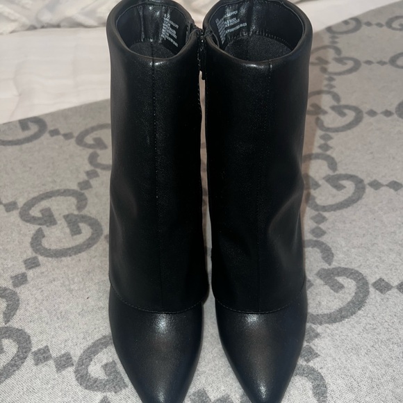 NWOT mid calf trendy black booties, size 6.5 - Picture 3 of 7